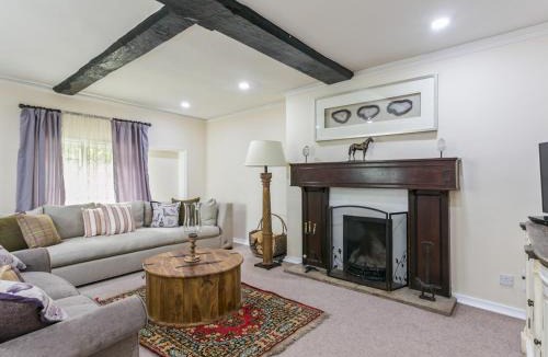 Burnham House | Secluded Mansion Retreat - Expansive Private Oasis - Pass the Keys