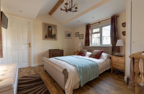 Burley Cabin | Secluded Stables With Parking in Grounds of Home in the Heart of the new Forest