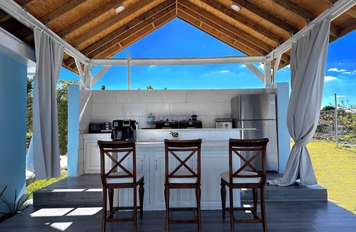 Westwind Bed & Breakfast | Secure 2-bedroom retreat, outdoor kitchen & saltwater pool oasis. Beach nearby