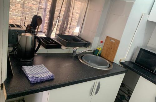 Eastbourne Apartment | Self contained Studio apartment with kitchen