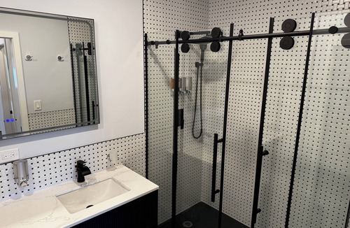Freeport Apartment | Serene 1- Bedroom Suite with luxury Bedding, Premium kitchenette & Island view