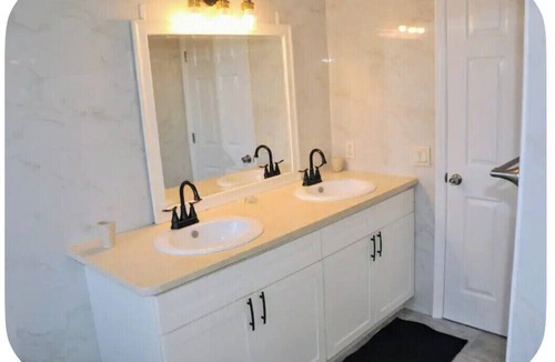 Greening Glade House | Serene 3-bedroom house with AC in charming Freeport