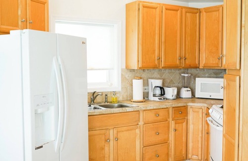 Staniel Cay Cottage | Serenity Cottage, 2 Bedrooms on the water on Staniel Cay