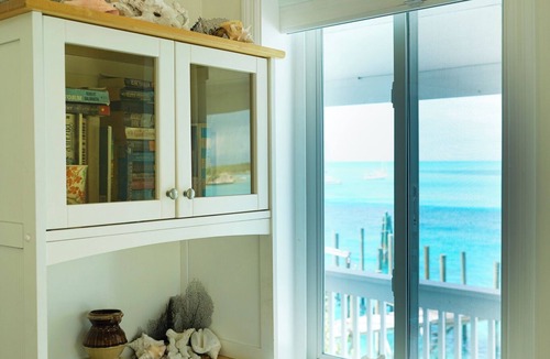 Staniel Cay Cottage | Serenity Cottage, 2 Bedrooms on the water on Staniel Cay