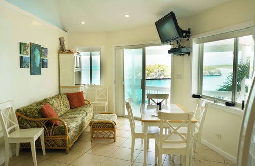 Staniel Cay Cottage | Serenity Cottage, 2 Bedrooms on the water on Staniel Cay