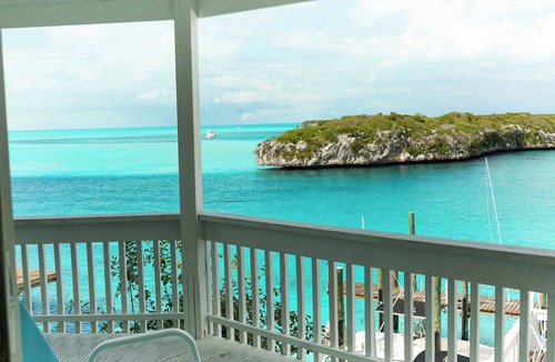 Staniel Cay Cottage | Serenity Cottage, 2 Bedrooms on the water on Staniel Cay