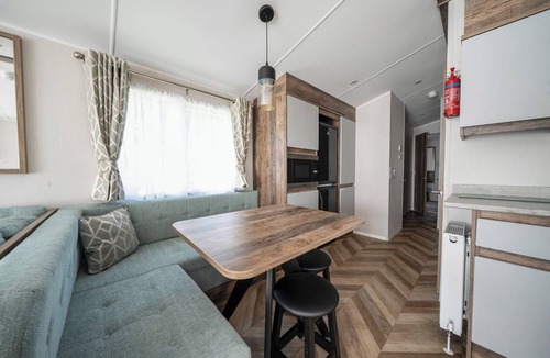Great Billing Cottage | SERENITY SHORES - BILLING AQUADROME in Billing Aquadrome Holiday Park