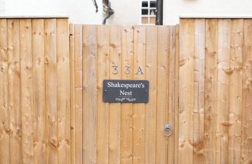City Centre Apartment | Shakespeare's Nest - central Stratford -upon - Avon - sleeps 4
