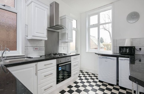 Chorlton-cum-Hardy House | Shared Short Term Let South Manchester