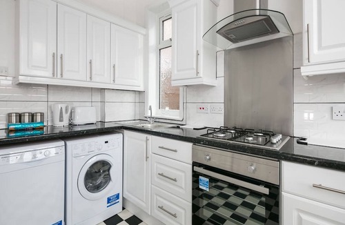 Chorlton-cum-Hardy House | Shared Short Term Let South Manchester
