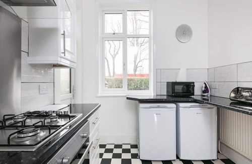 Chorlton-cum-Hardy House | Shared Short Term Let South Manchester