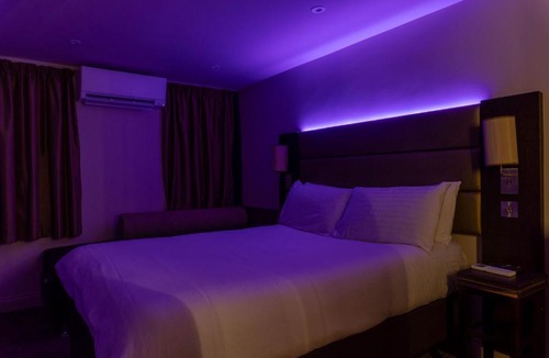 Bedford Hotel | SHARNBROOK INN self contained guest unit AIR CONDITIONED Santa Pod