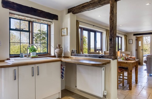 Snowshill Village House | Sheepscombe Byre, sleeps 4 guests. This property boasts stunning views.