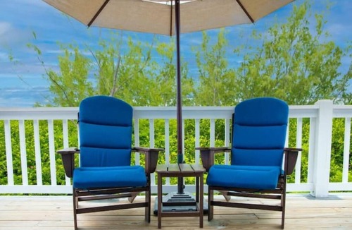 Tar Bay Apartment | Sheer Bliss BeachView Apt #2