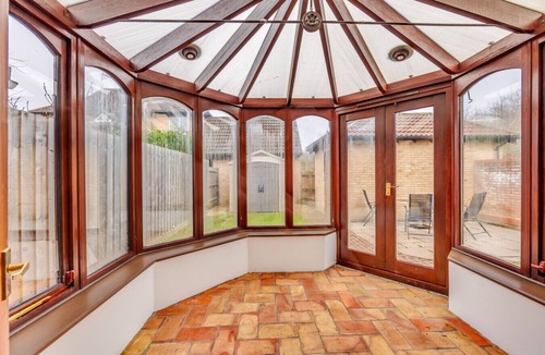 Knowle Sands House | Shenley House Close to City Centre Driveway Parking Workspace Smart TVs Yoko Property