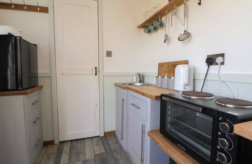 Rushton Spencer Cottage | SHEPHERDS DELIGHT, pet friendly, character holiday cottage in Leek
