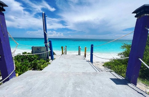 Farmer's Hill Hotel | Shipwreck at Exuma Palms Resort