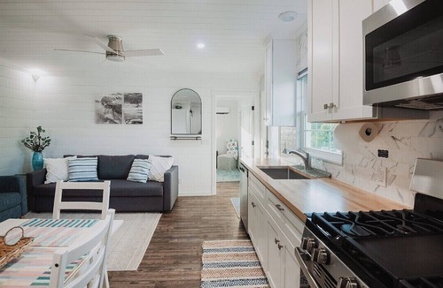 Green Turtle Cay House | SHIPWRECKED Charming 1 bedroom house on the beautiful island of Green Turtle Cay