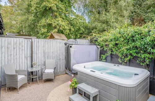 Bisterne House | Shire Cottage - Uk50416