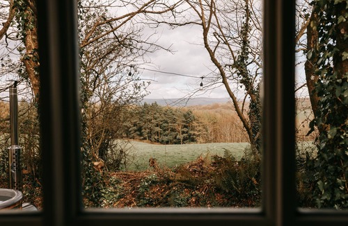 Newton Ferrers Cabin | Silverlock’s Hide - Off grid romantic hideaway with private wood fired hot tub