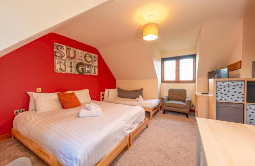 Muxton House | Silverwood Main House Modern Spacious - Pass the Keys