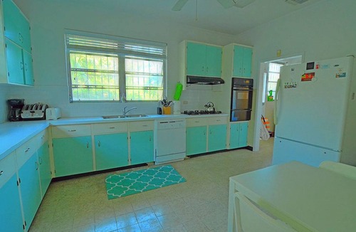 Eastern Road House | Situated on the Ocean Jacaranda Bay Villa