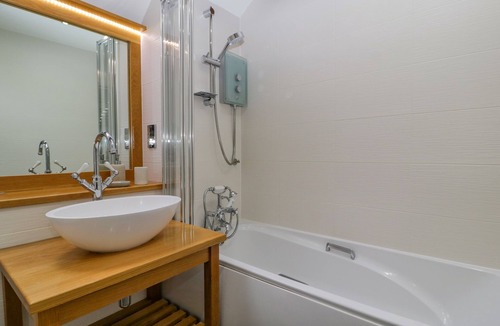 East Knighton Cottage | SIX HORSE BARN, family friendly, with a garden in Winfrith Newburgh