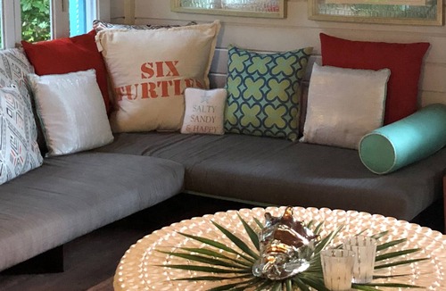 Triana Shores House | SIX TURTLES - Harbour Island - Beautiful 2 Story home in quiet neighborhood
