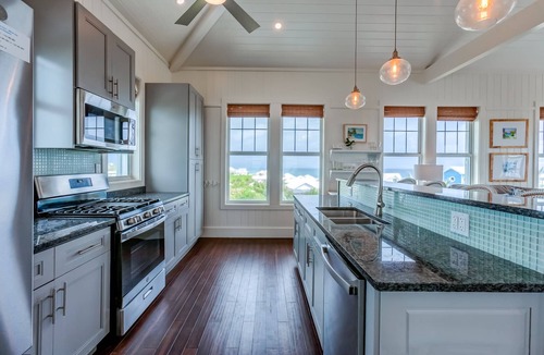 Hope Town House | Sky High Panoramic Views, Dock Slip, Steps to Tahiti Beach - Hope Town