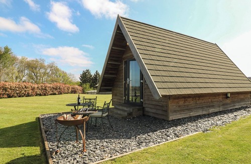 Loughborough Cottage | SKYLARK, romantic, with a garden in East Leake