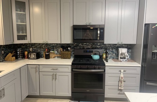 Green Turtle Estates House | Sleeps 10, Hot Tub ,Centrally Located , generator WiFi , rooftop deck,