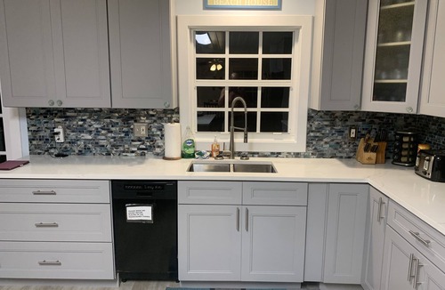 Green Turtle Estates House | Sleeps 10, Hot Tub ,Centrally Located , generator WiFi , rooftop deck,