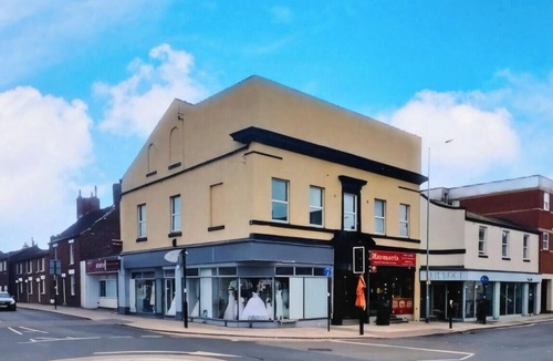 Ormskirk Apartment | Sleeps 10 Spacious for Contractors by PolkaStay