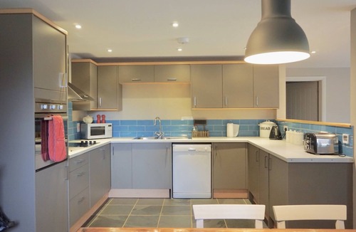 Bourton House | Sleeps 22, 11 Bedrooms, Dogs Welcome, No Smoking, Wood burner, Wi-Fi, Garden, Games Room