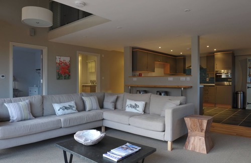 Bourton House | Sleeps 8, 4 Bedrooms, Dogs Welcome, No Smoking, Wood burner, Wi-Fi*, Garden, Games Room