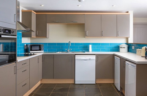 Bourton House | Sleeps 8, 4 Bedrooms, Dogs Welcome, No Smoking, Wood burner, Wi-Fi*, Garden, Games Room