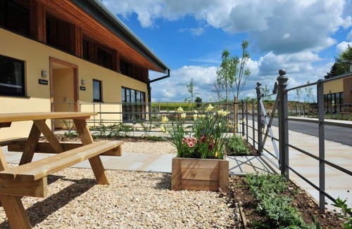 Bourton House | Sleeps 8, 4 Bedrooms, Dogs Welcome, No Smoking, Wood burner, Wi-Fi*, Garden, Games Room