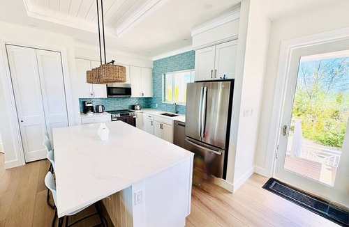 Morris Settlement Cottage | Slipstream 2.0 - A Modern Beachfront Escape