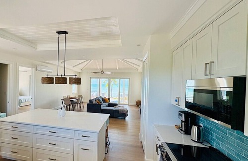Morris Settlement Cottage | Slipstream 2.0 - A Modern Beachfront Escape