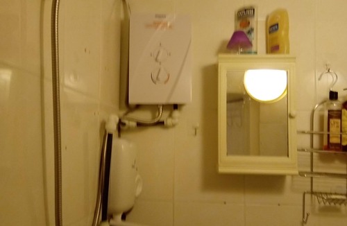 Whitechapel Apartment | Small Cosy Studio near City, Aldgate East
