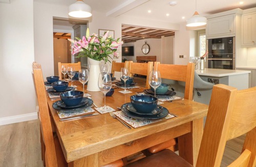 Endon Cottage | SMALL LANE COTTAGE, family friendly, luxury holiday cottage in Endon