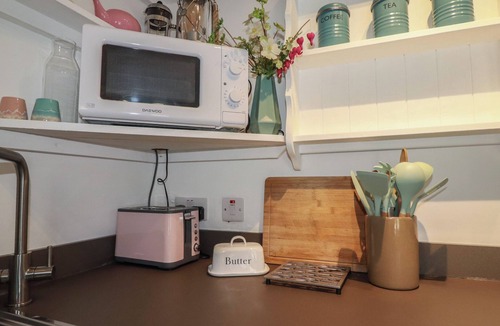 Trebarwith Strand Cottage | SMUGGLERS COTTAGE, pet friendly, with open fire in Tintagel
