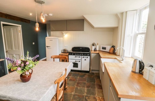 Potter Brompton Cottage | Snowdrop Cottage, Brompton-By-Sawdon