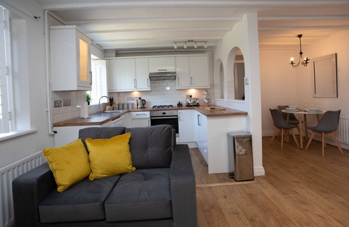 Beaconsfield Apartment | Snug apartment in the heart of Beaconsfield Old Town