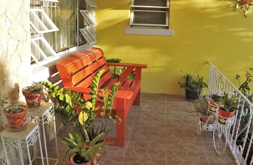 Nassau Apartment | Snug Corner