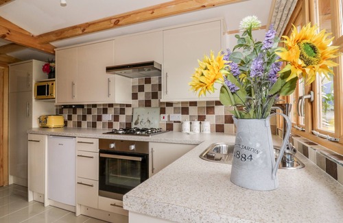 Diss Cottage | Someplace Else