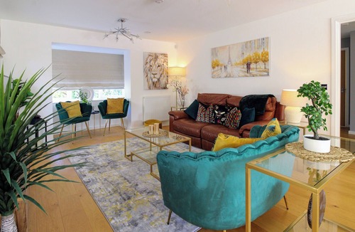 Newport Pagnell House | Sophisticated 5-Bedroom House