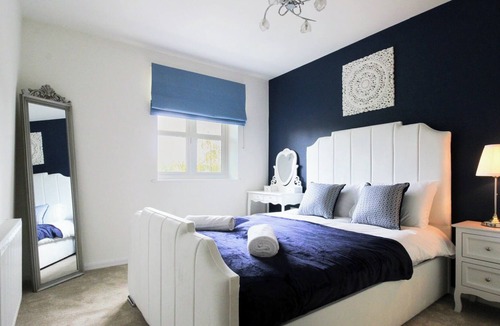 Newport Pagnell House | Sophisticated 5-Bedroom House