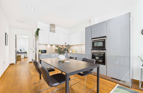 Camden Town Apartment | Sophisticated & Modern Camden Town Apartment