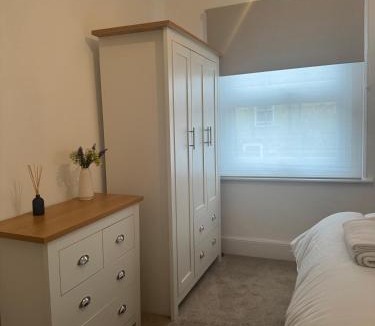 Bedford Apartment | Spacious 1BR Apt near Bedford Stn & Town Centre